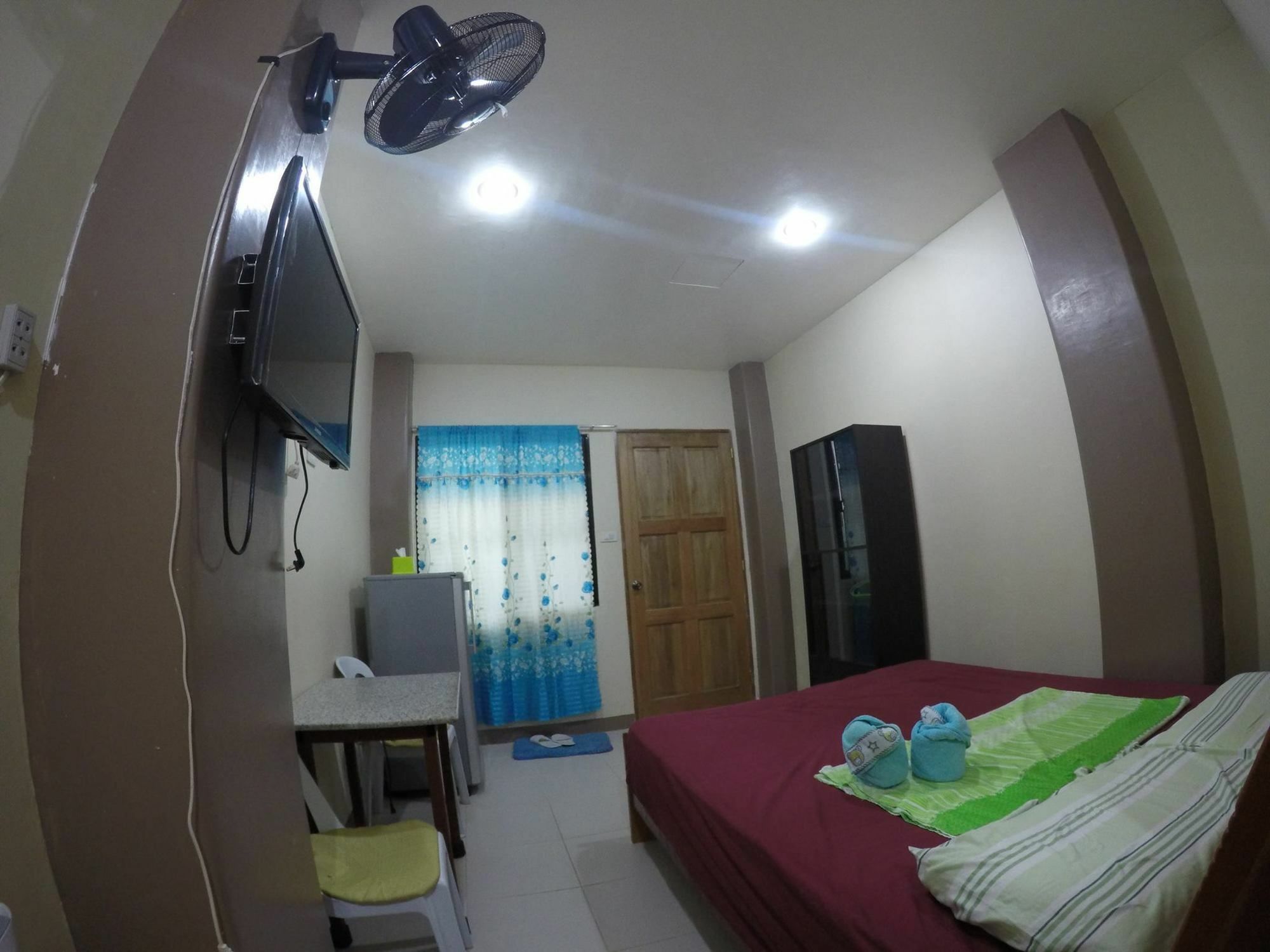 Jo-Cris Apartelle Hotel มักตัน ภายนอก รูปภาพ